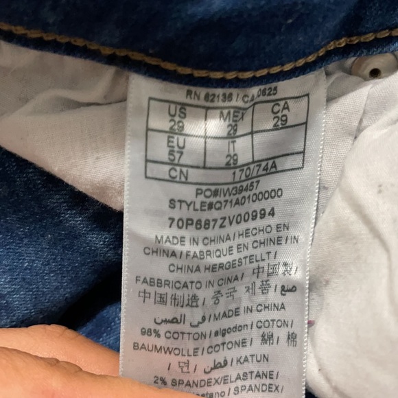 Guess Jeans cropped. Frayed - Picture 5 of 5